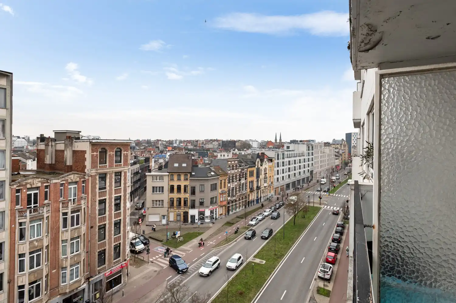 Gerenoveerd appartement met 2 slaapkamers en staanplaatsen te Antwerpen! foto 12