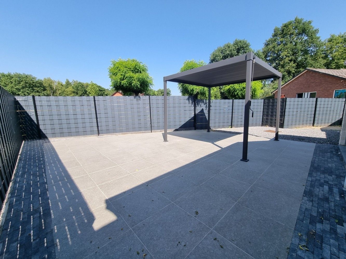 Mooie, gerenoveerde woning met prachtig terras en ruime tuin foto 30