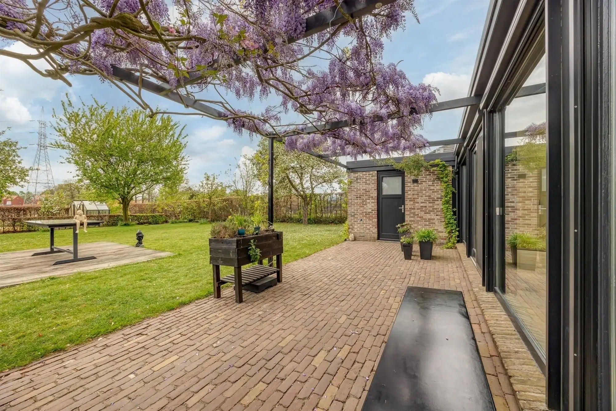 Instapklare en vrijstaande gezinswoning met 3 slpk. en een ruime tuin foto 21