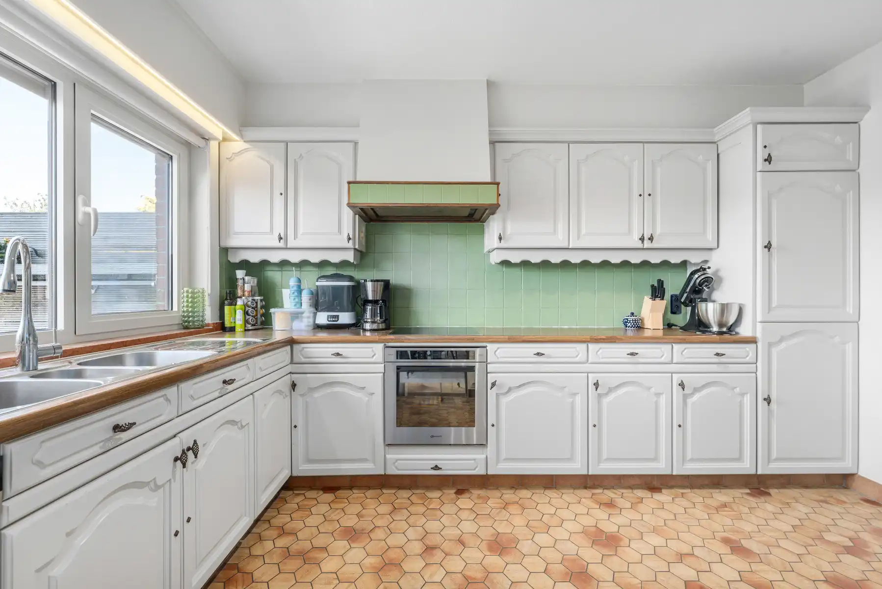 Instapklare woning met garage en tuin foto 4