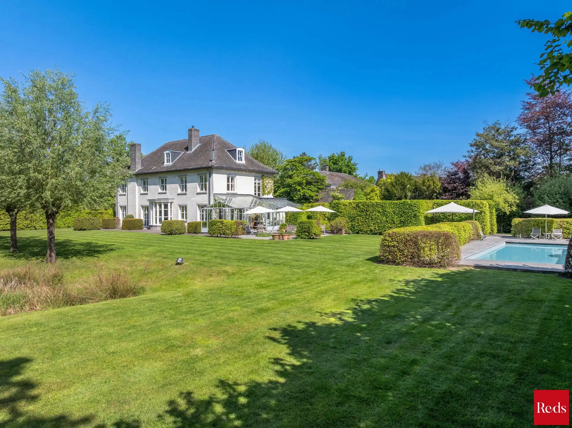 Statige luxevilla op royaal perceel van 3.877 m² met zwembad foto 43