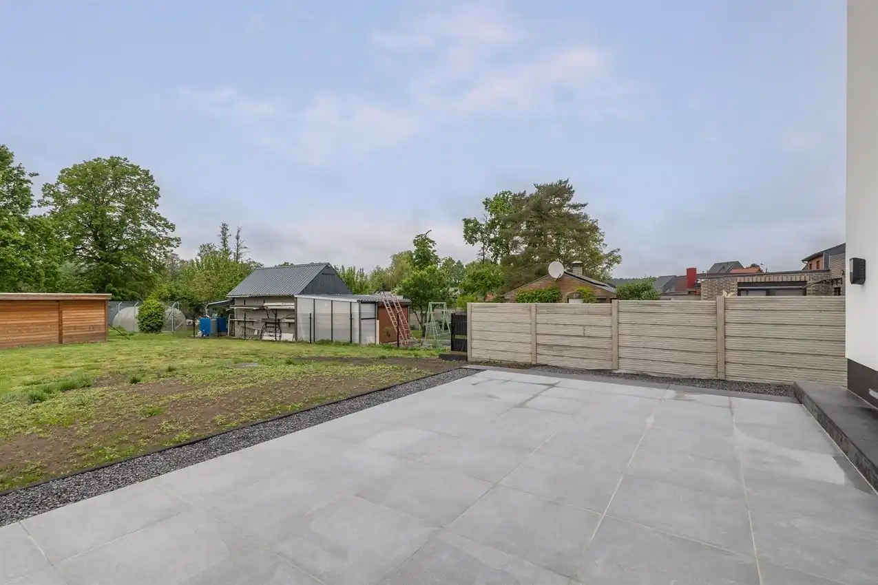 Nieuwbouw met vier slpk, alle comfort en ruime tuin foto 2