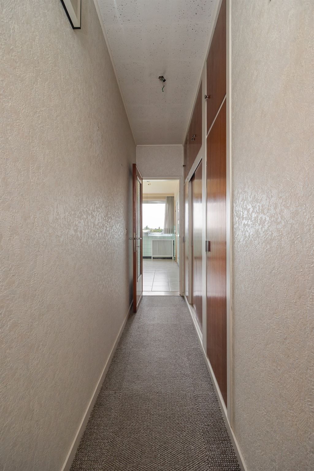 Lichtrijk, op te frissen appartement  foto 7