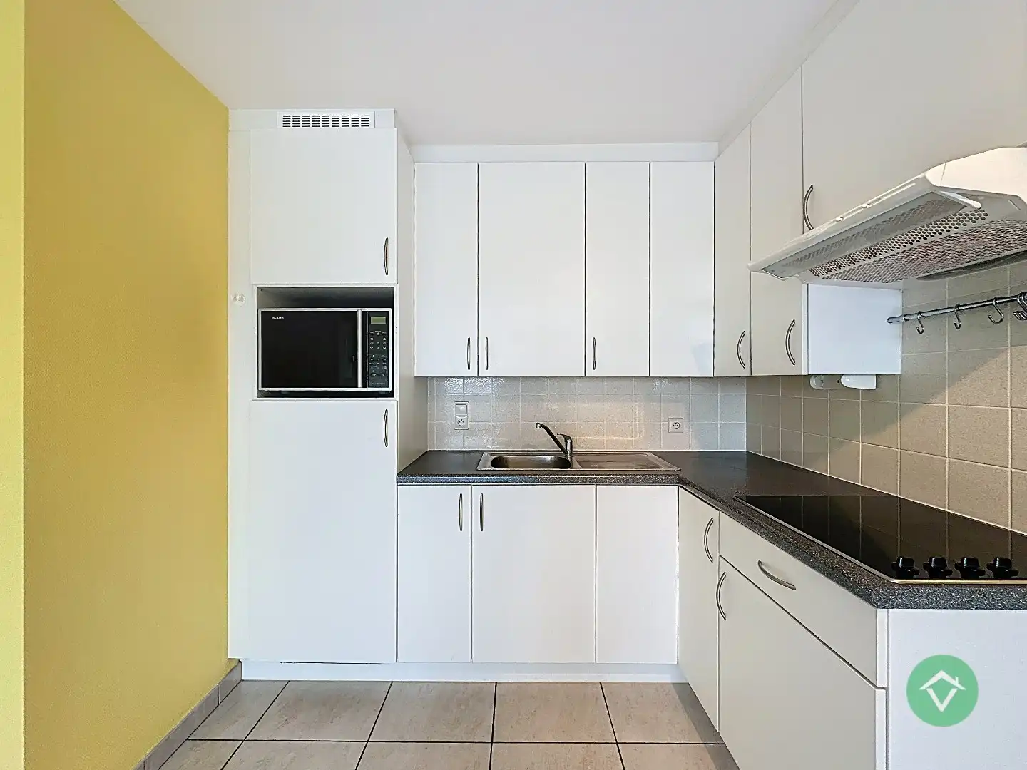 Lichtrijk 2-slaapkamerappartement op topligging op 100m van de zeedijk in Sint-Idesbald foto 8