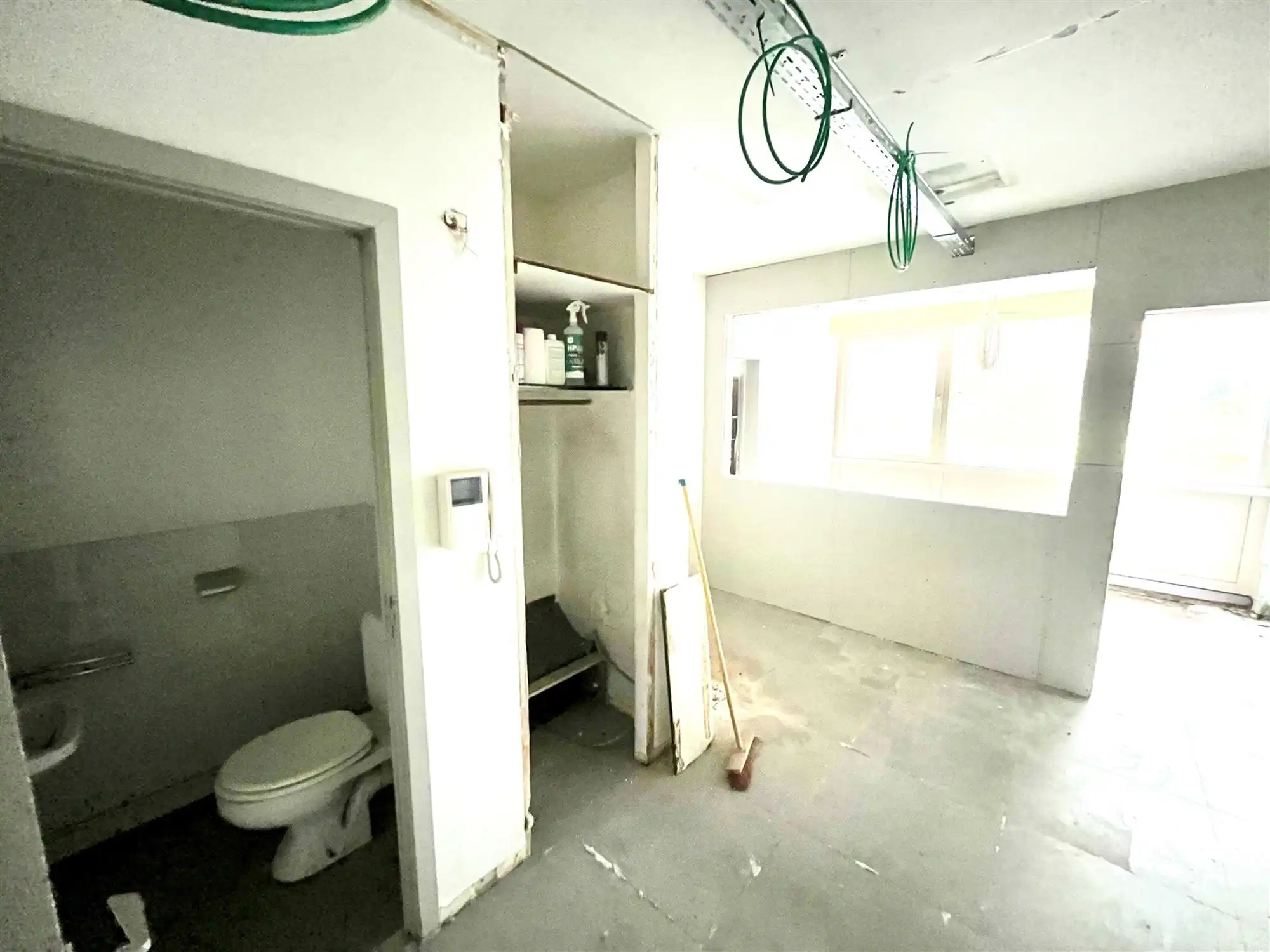 Casco commerciële ruimte + optioneel 2 garages aan meerprijs. foto 7