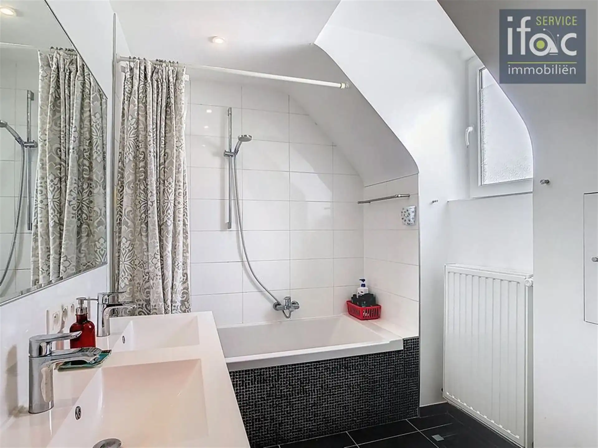 Prachtige villa op toplocatie, 6 slaapkamers en 2 badkamers foto 18