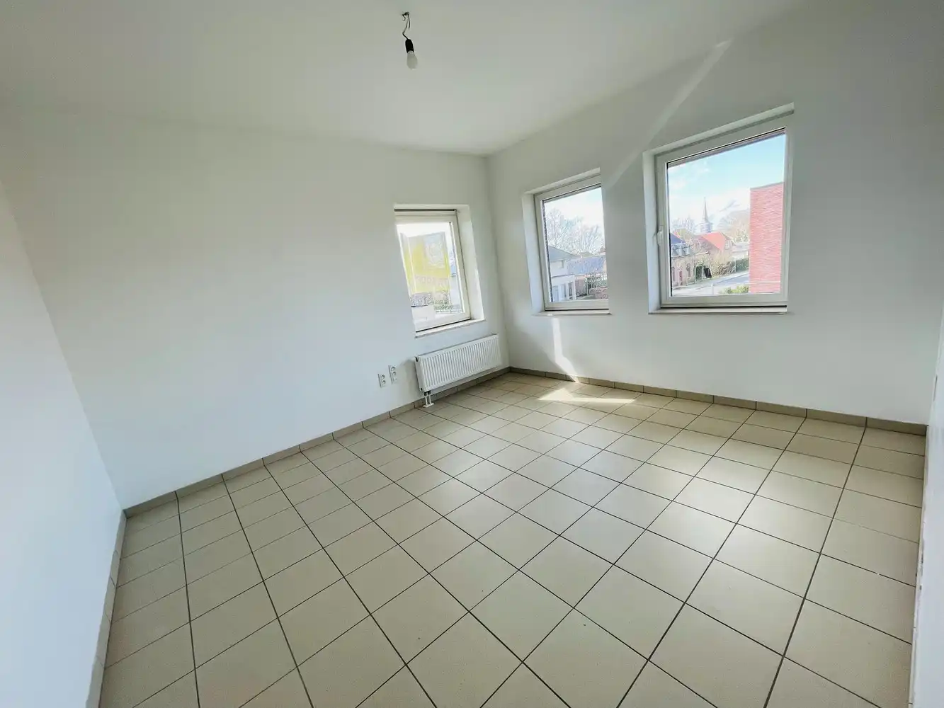 Waardamme , rustige residentiële ligging , RECENT  gebouwde LICHTRIJKE ENERGIEZUINIGE woning met 3 slaapkamers, oprit, tuin en garage. foto 11