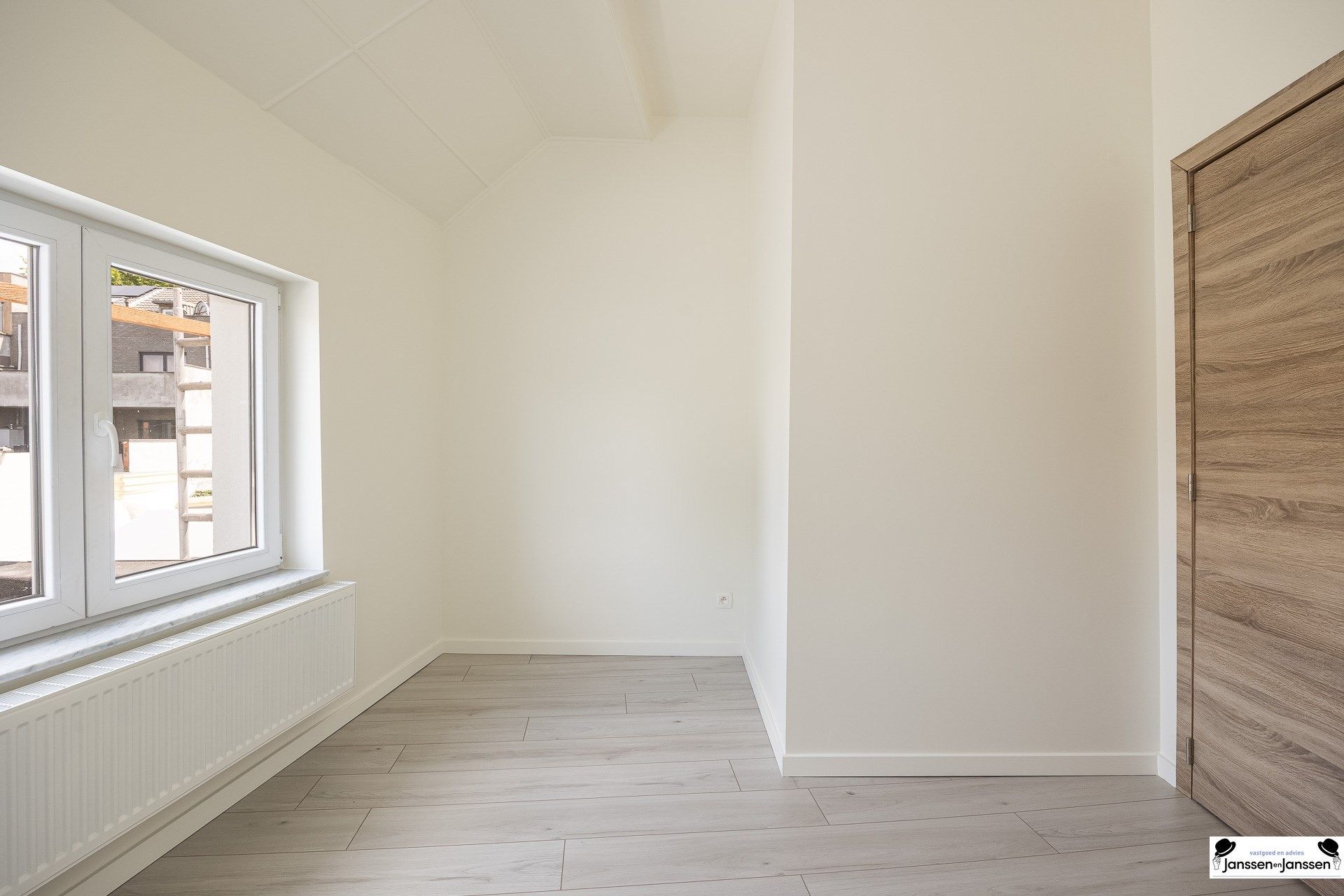 Instapklare woning met ruime tuin in hartje Willebroek foto 12