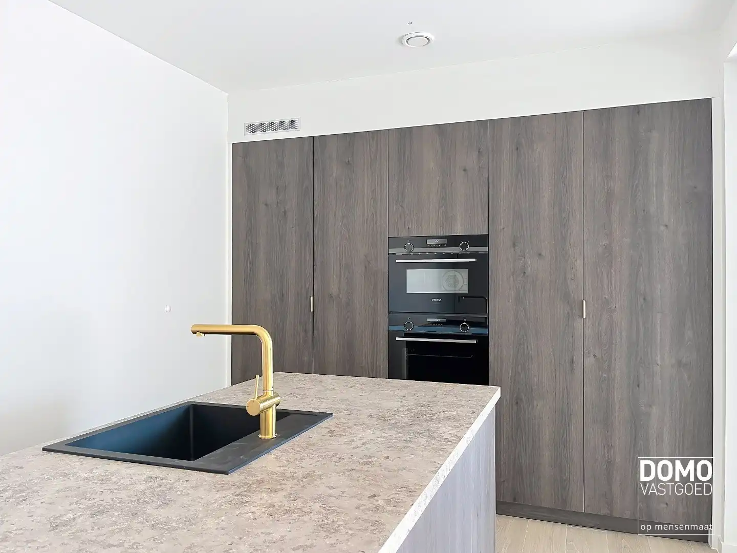 RUIM APPARTEMENT MET PRACHTIG TERRAS, LIFT EN GARAGEBOX IN CENTRUM KERMT foto 3