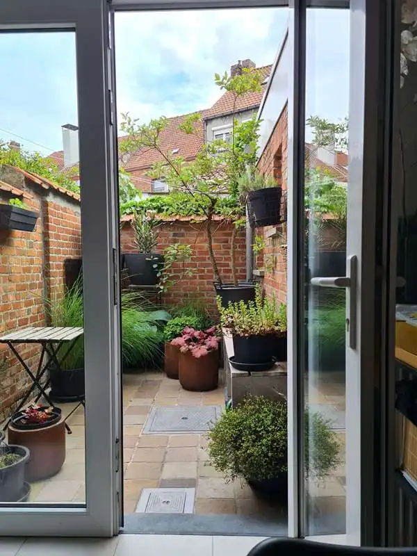 Comfortabele Bel-etage woning met 3 slaapkamers, GARAGE en STADSTERRAS te huur in Brugge foto 12