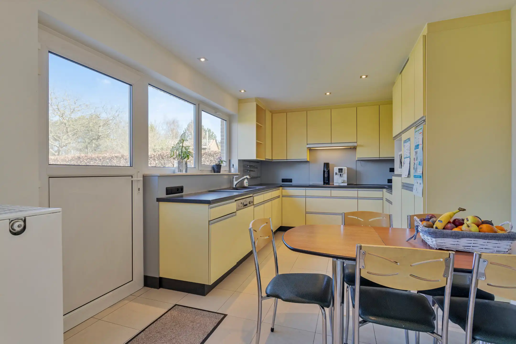 Riante villa met bijgebouw op uitstekende locatie foto 6