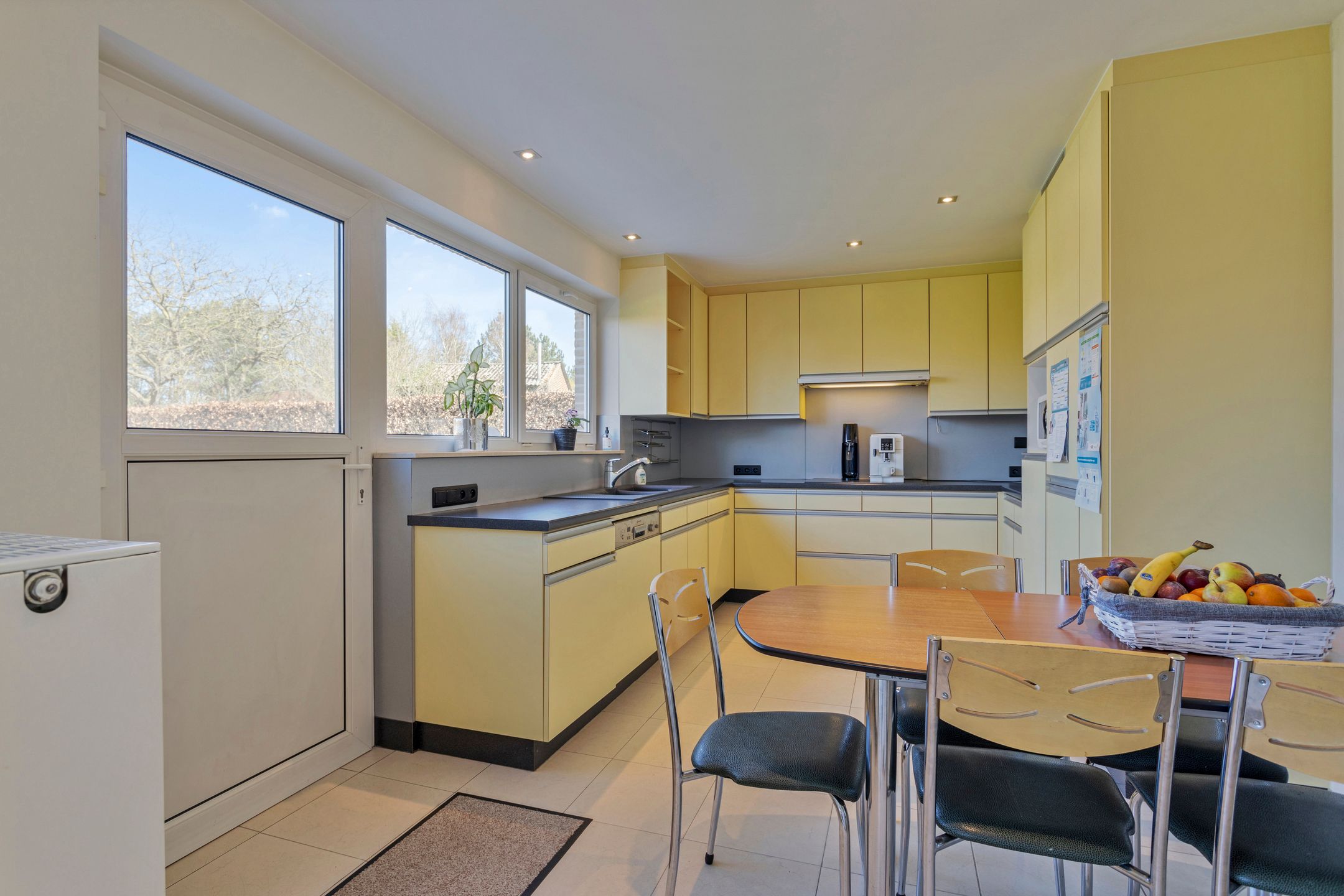 Riante villa met bijgebouw op uitstekende locatie foto 6