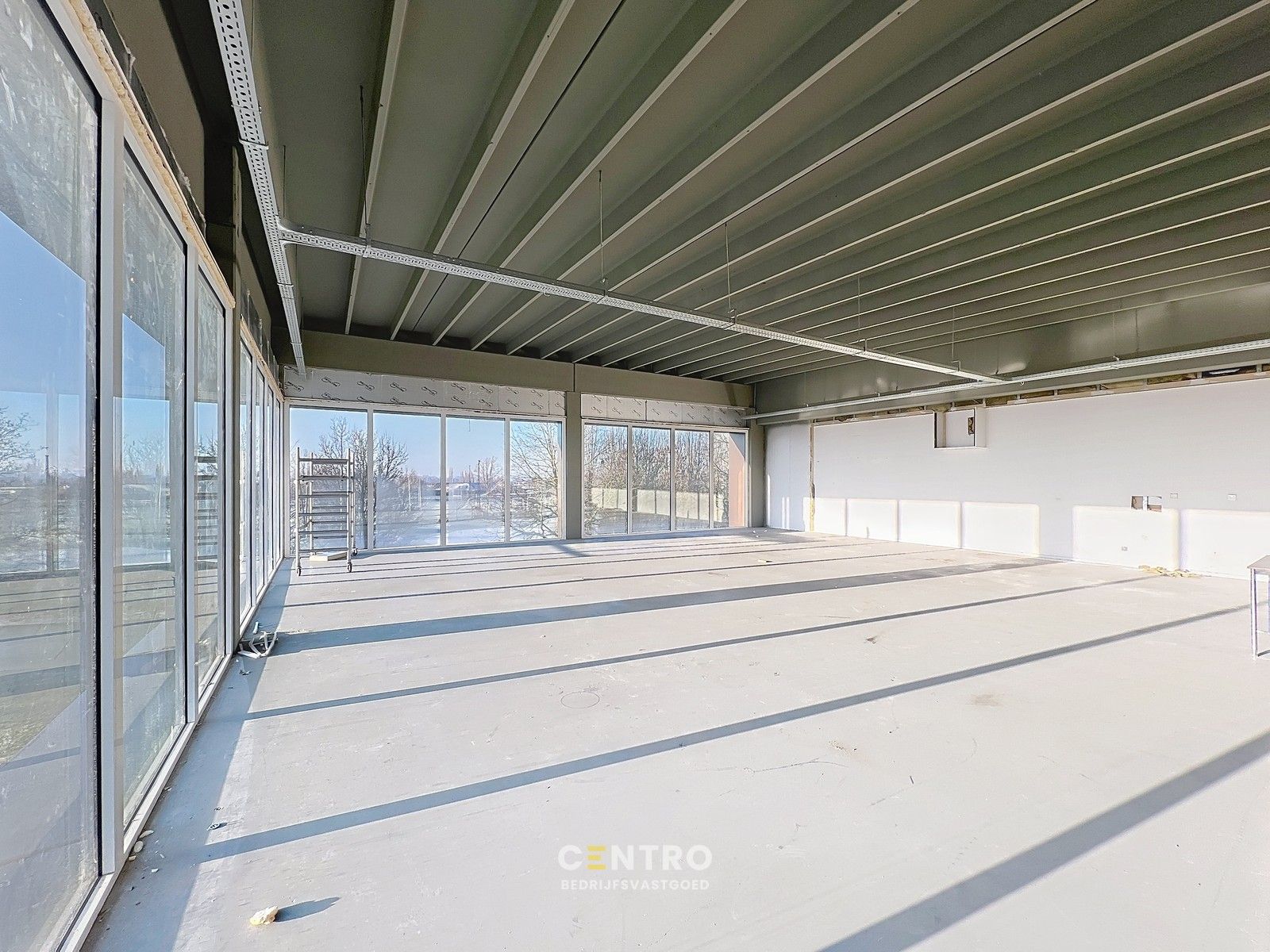 Energiezuinige, vernieuwde SERVICED kantoorruimte met mogelijkheid om een MAGAZIJN (215m²) bij te huren op Ieper Business Park! foto 16