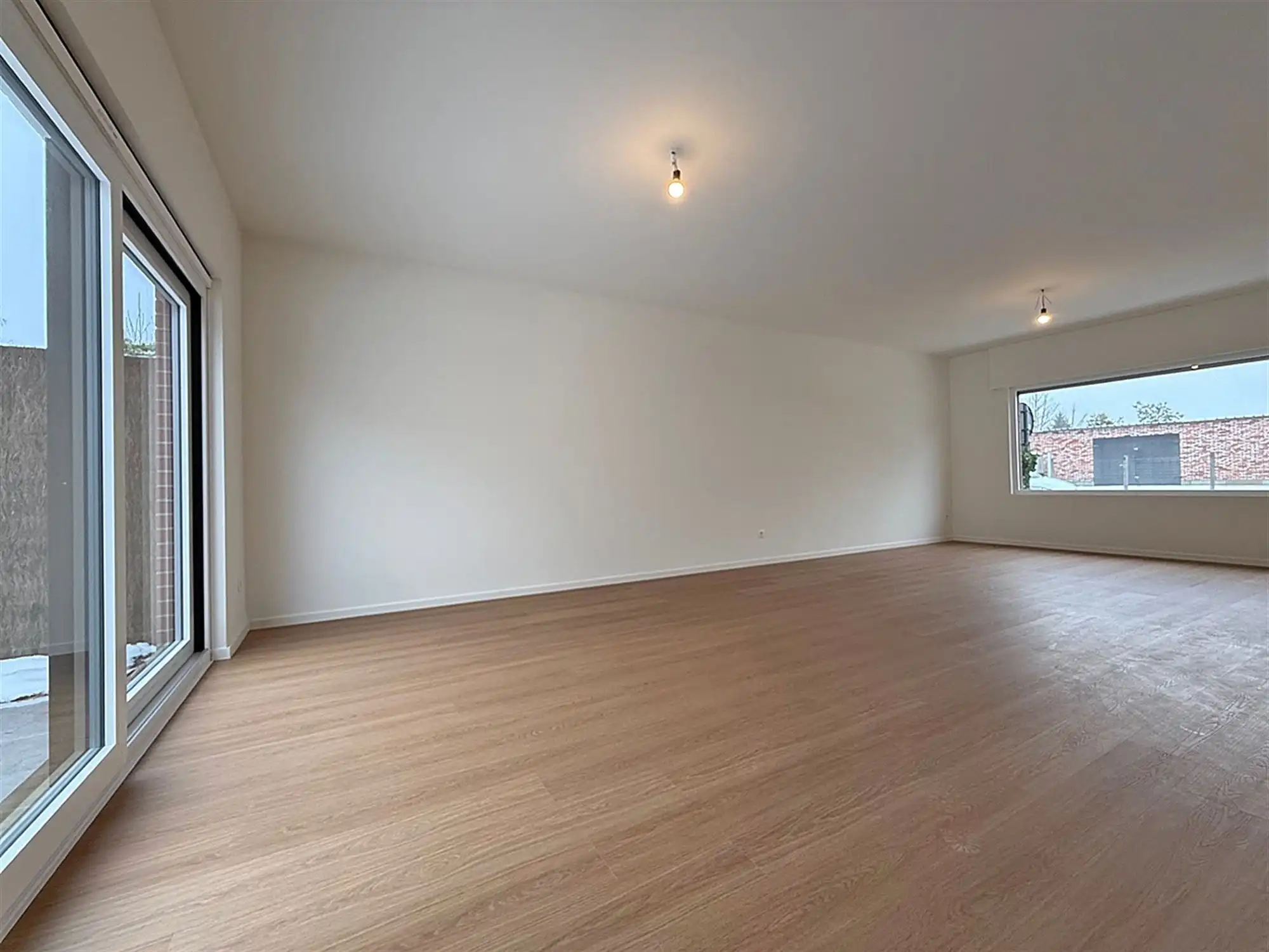 INSTAPKLARE gerenoveerde WONING met 3 slpks, badk., garage & tuintje/terras. foto 6