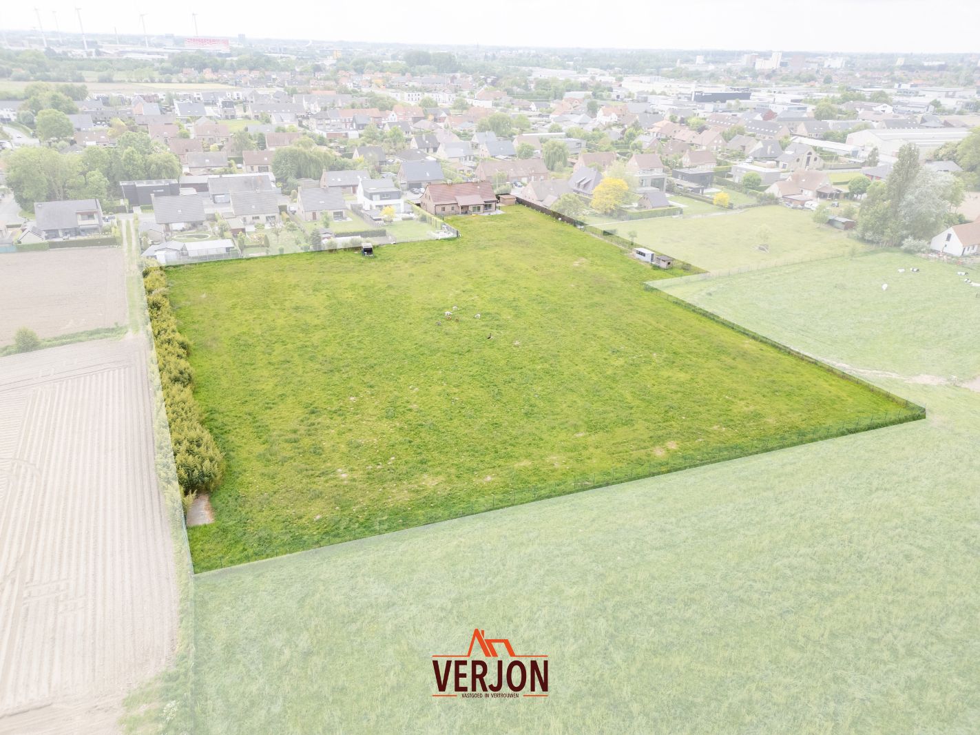 Riante villa op 13.722m2 met 6 slaapkamers, dubbele garage en prachtig vergezicht foto 2