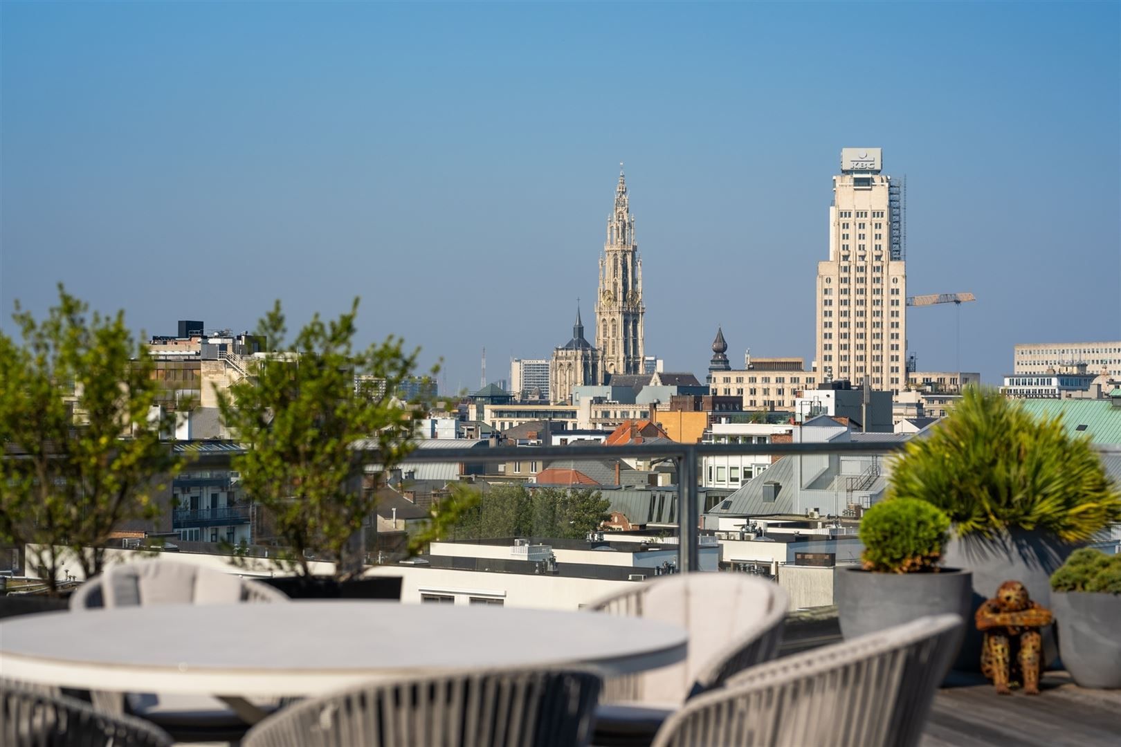 UNIEK dakappartement met grote terrassen en autostaanplaatsen foto 3