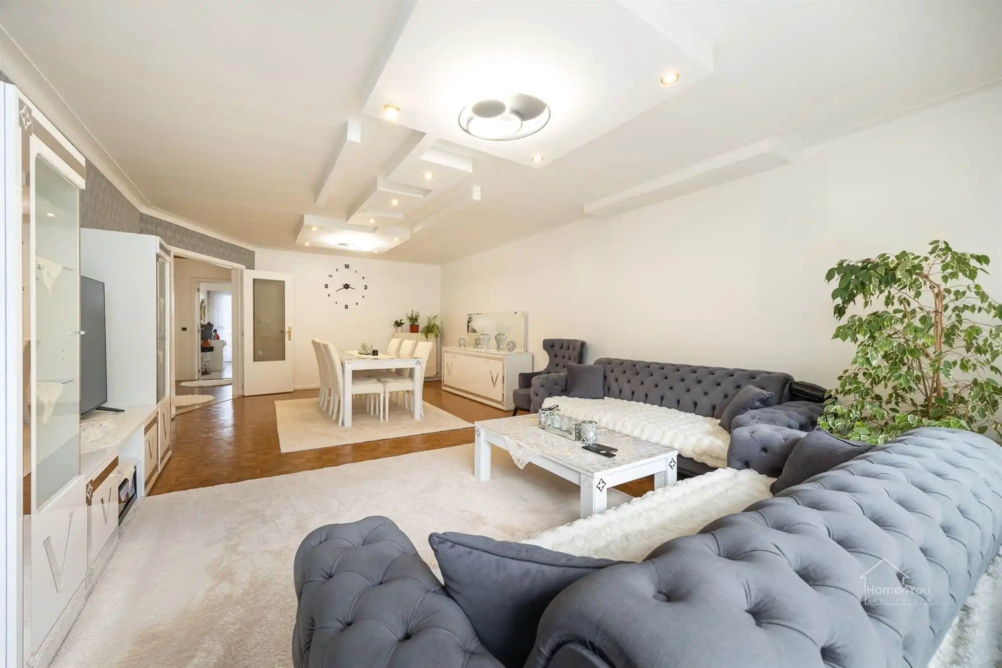 Instapklaar appartement met 3 slpk, terras en een staanplaats te Deurne! foto 4