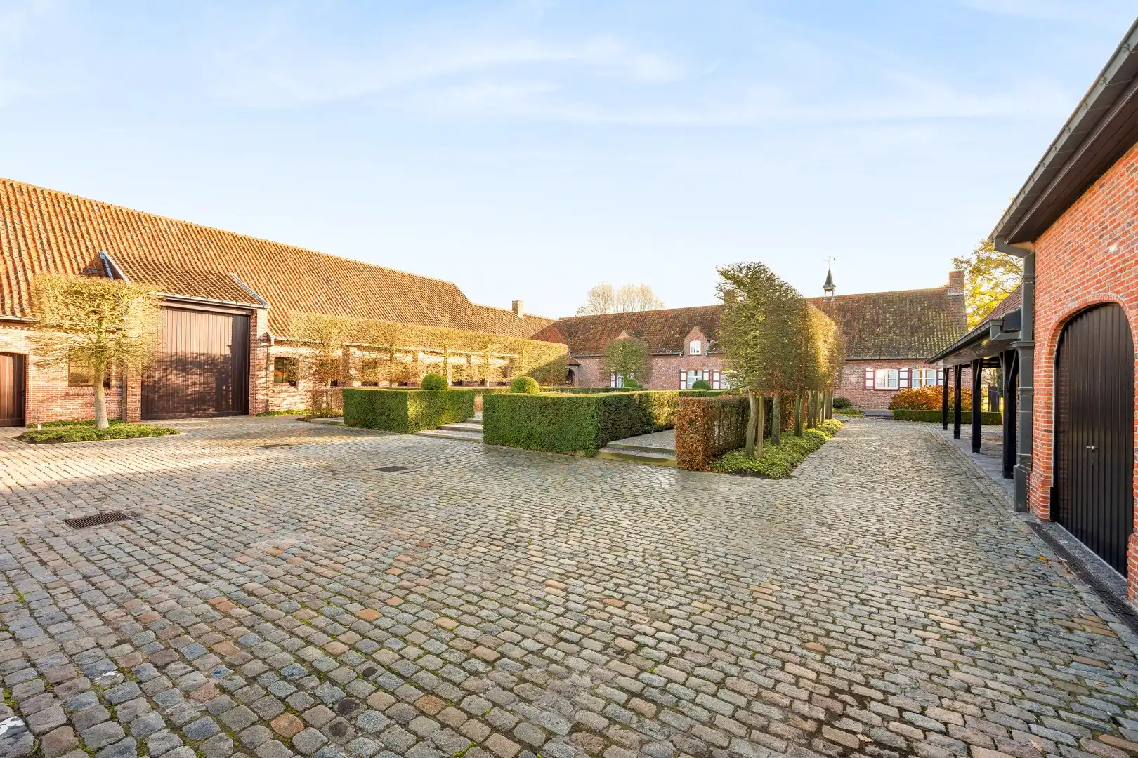 Unieke eigendom met 2 schuren, kapschuur, paardenstal en verzichten foto 11