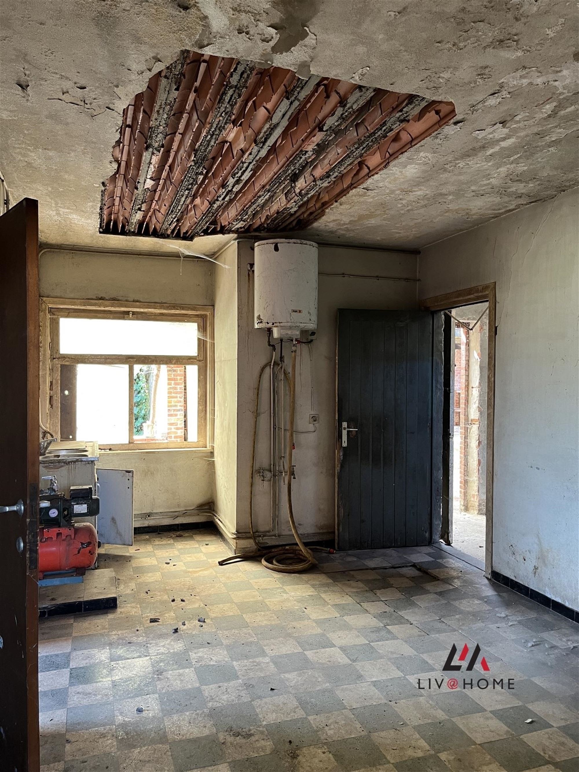 woning met 2,8 ha grond foto 20