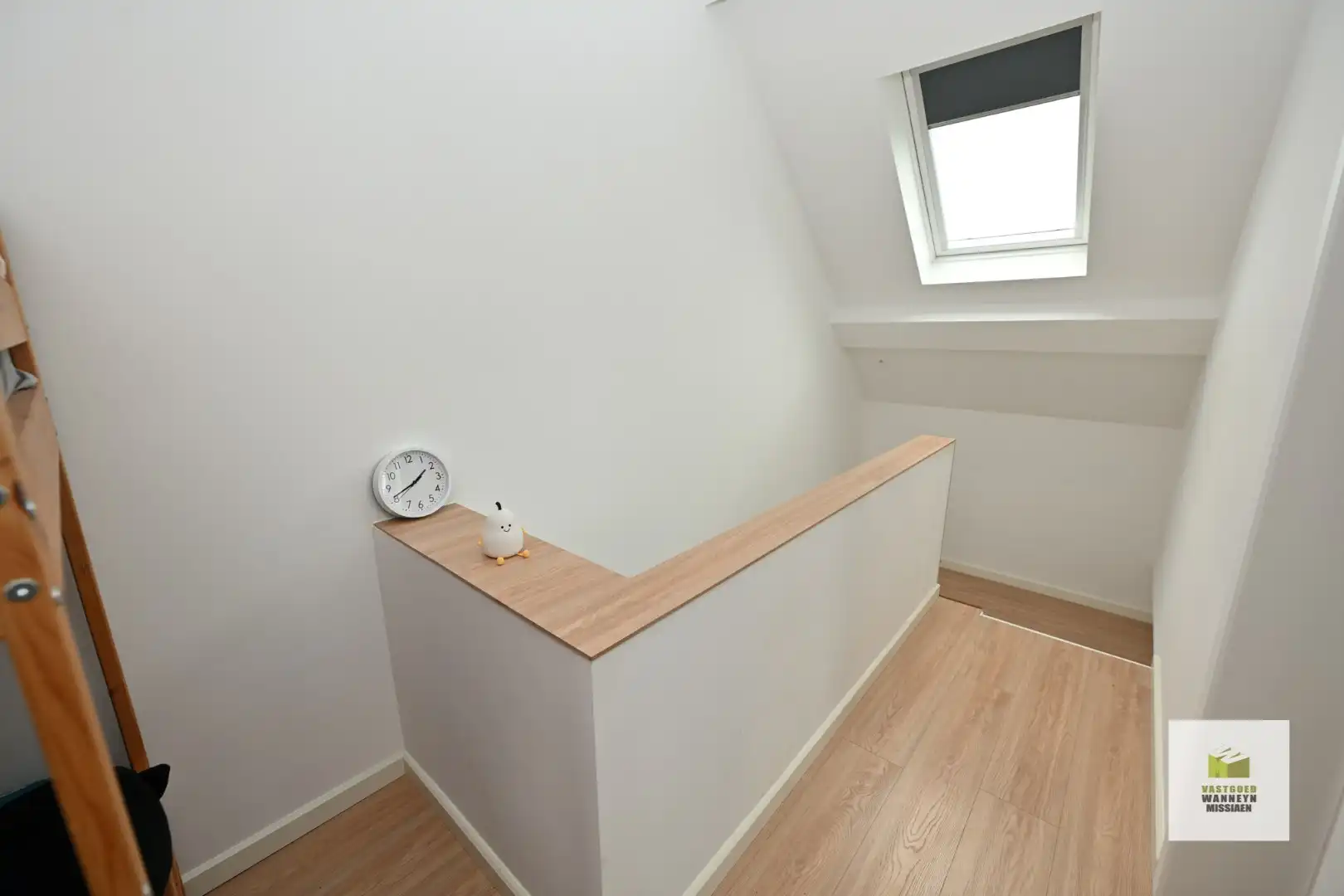 Halfopen bebouwing met 4 slaapkamers en bijgebouw op 991m2 foto 8