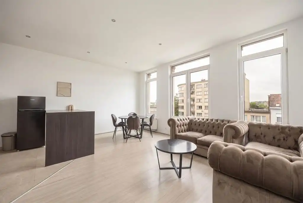 Lichtrijk appartement op het bovenste verdiep foto 2