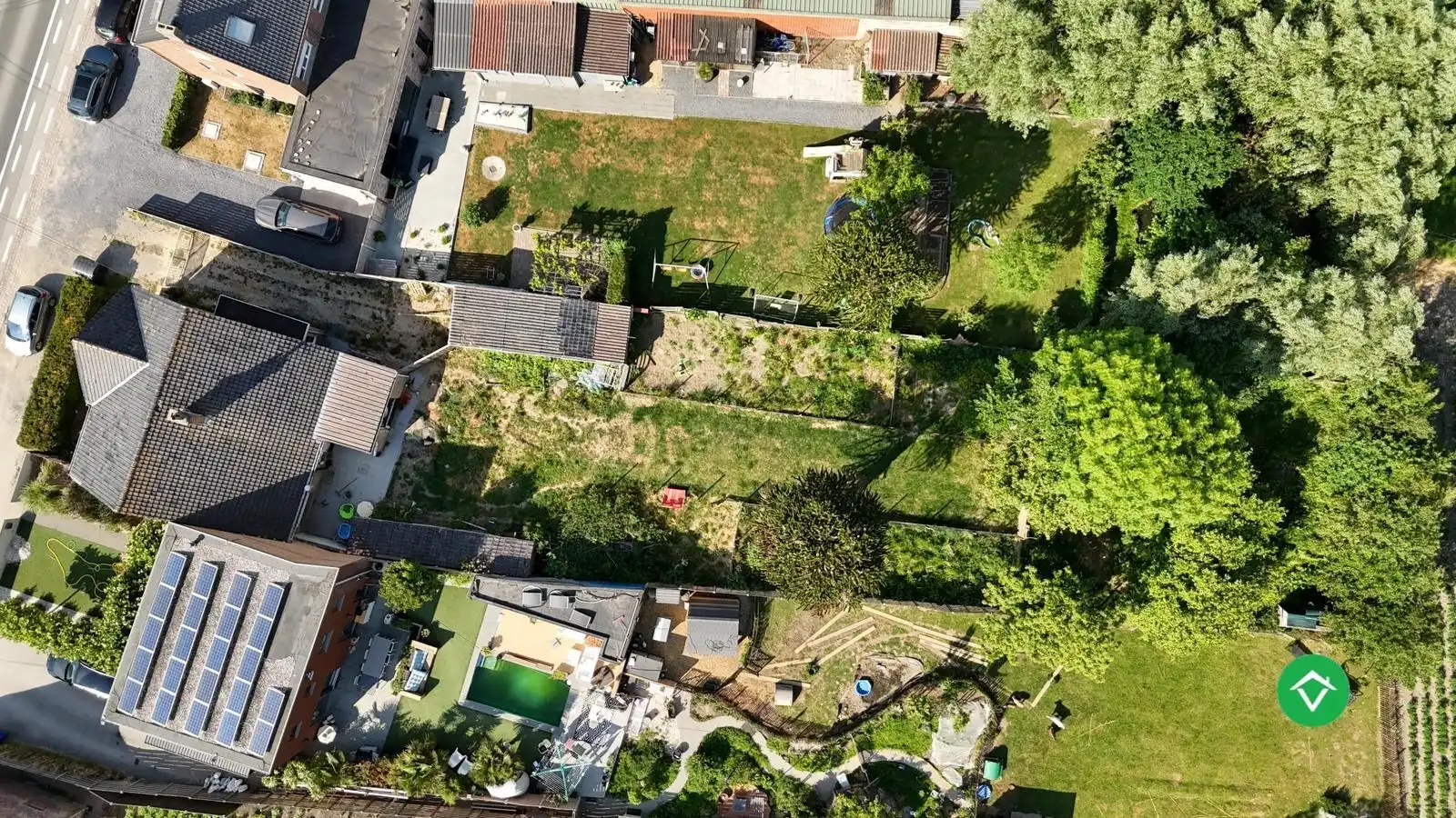 Ruime gezinswoning op perceel van 1126 m²  - tal van mogelijkheden! foto 3