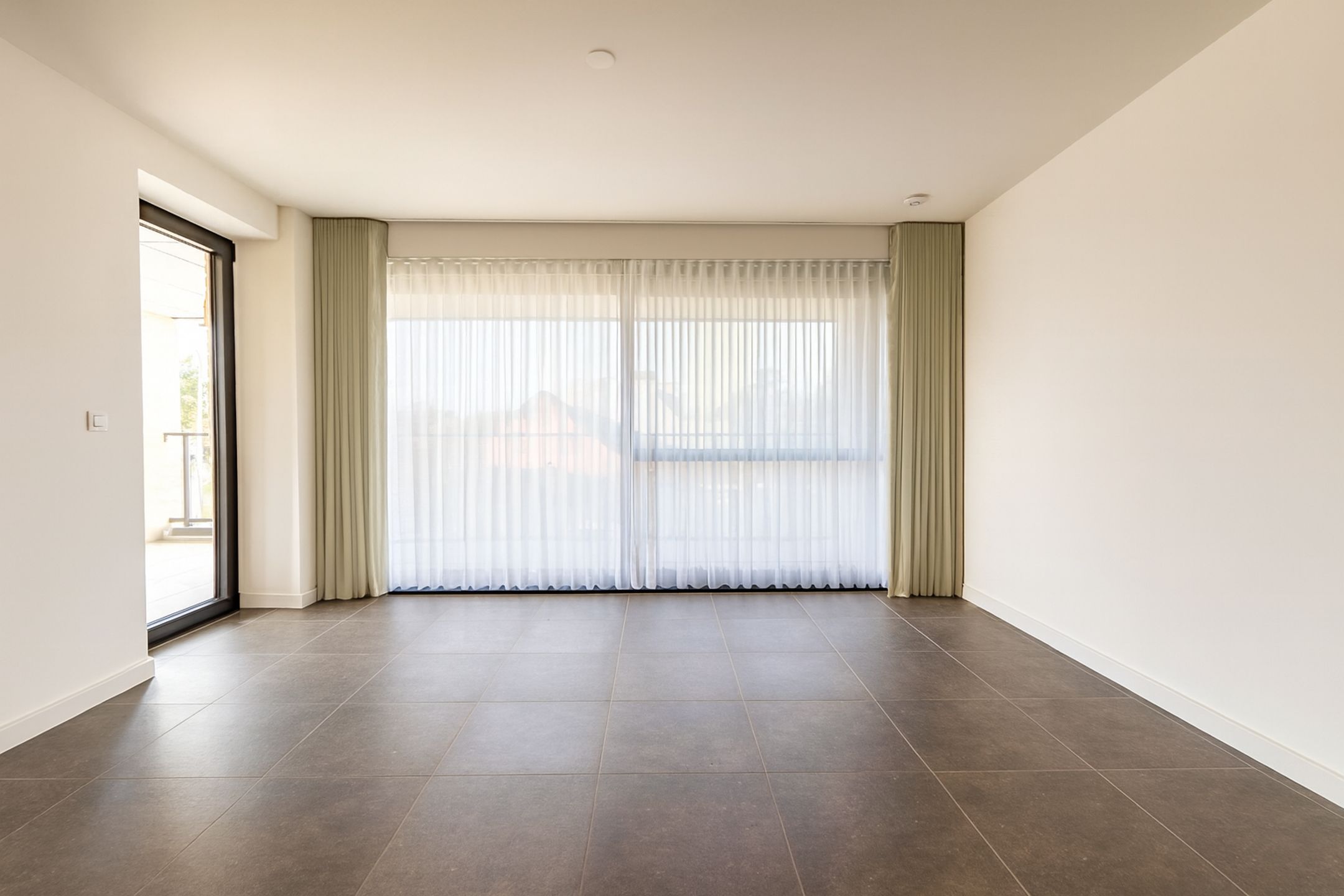 Centraal gelegen, recent appartement van 100m² met 2 slpks foto 3