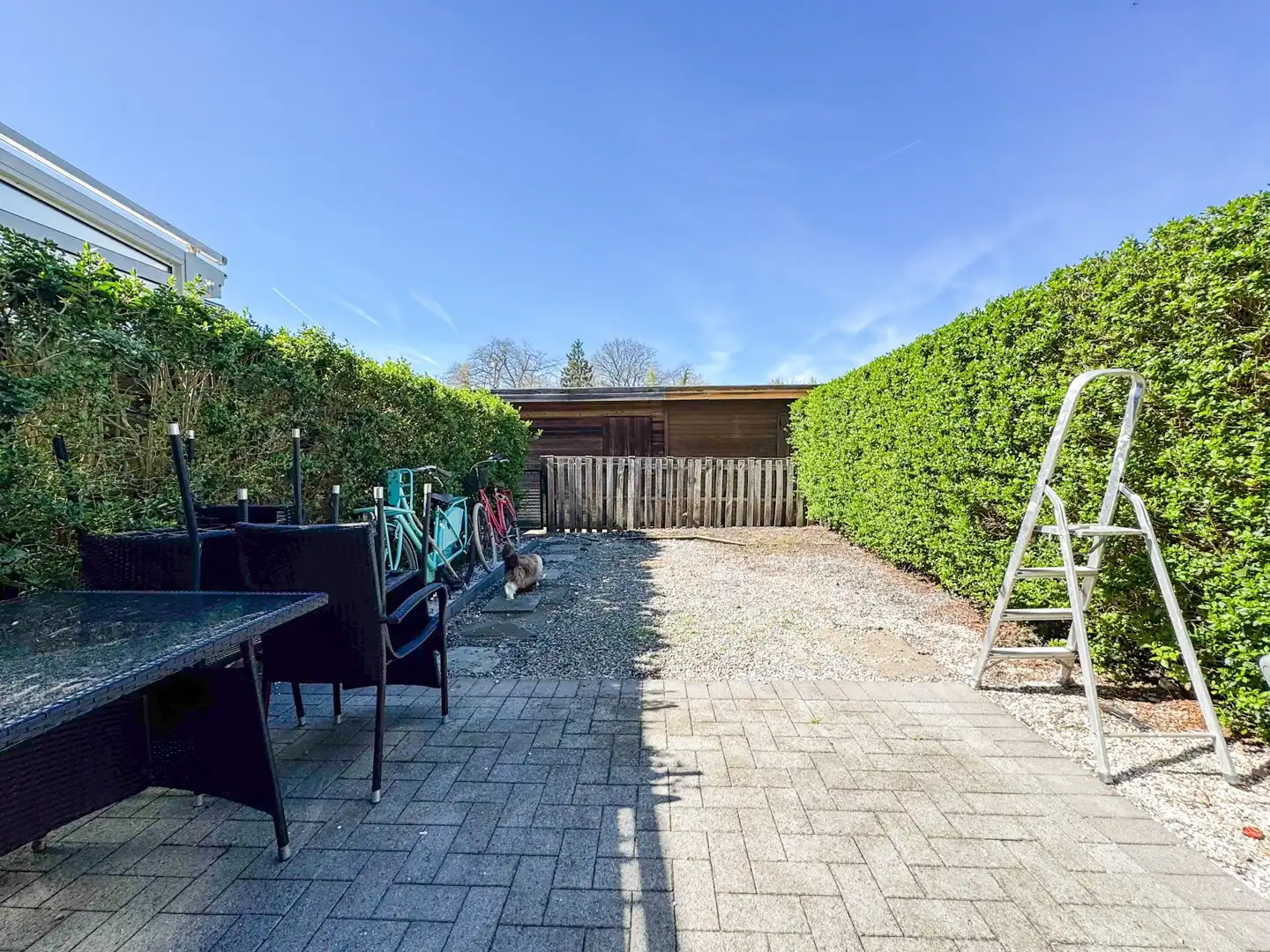 Gezellige rijwoning met 4 slaapkamers, tuin en carport foto 8