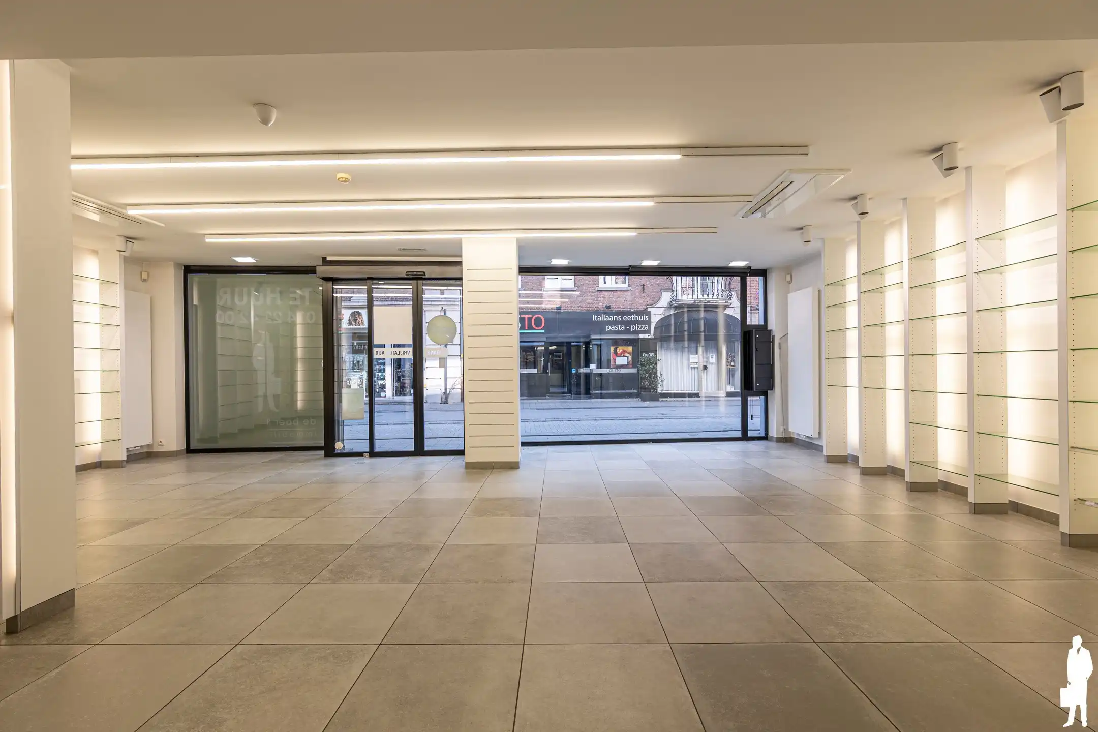 Ruim handelspand van 336 m² in centrum Turnhout foto 2