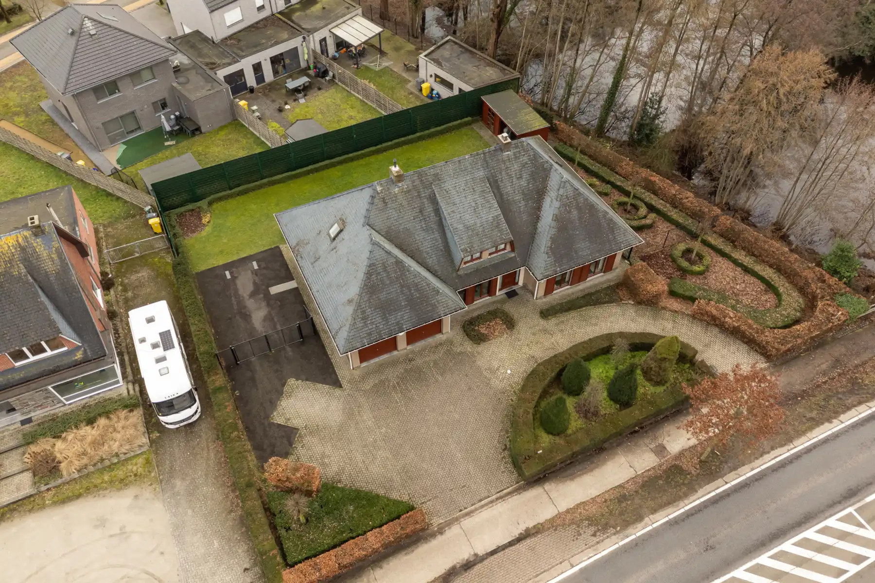 Verrassend ruime woning met 6 slaapkamers en 2 badkamers foto 38