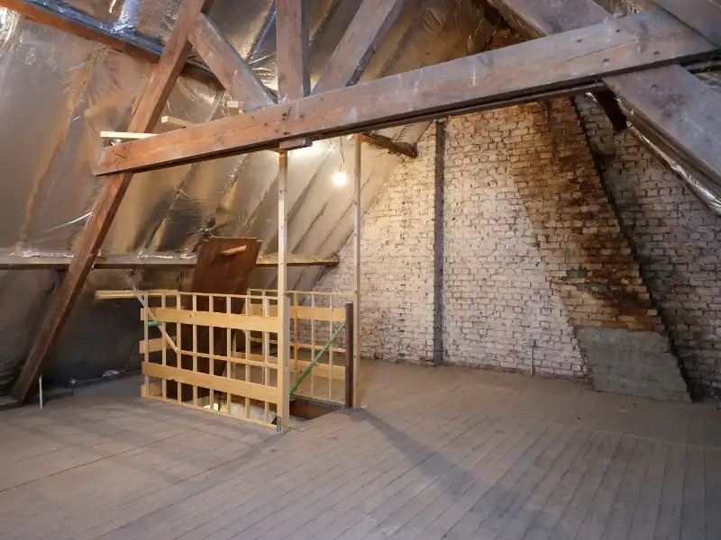 Moorslede-centrum. Gezellige te renoveren rijwoning met koer als starter of als investering. 4 slaapkamers.  Te koop via het opbod systeem van COVAST. foto 21