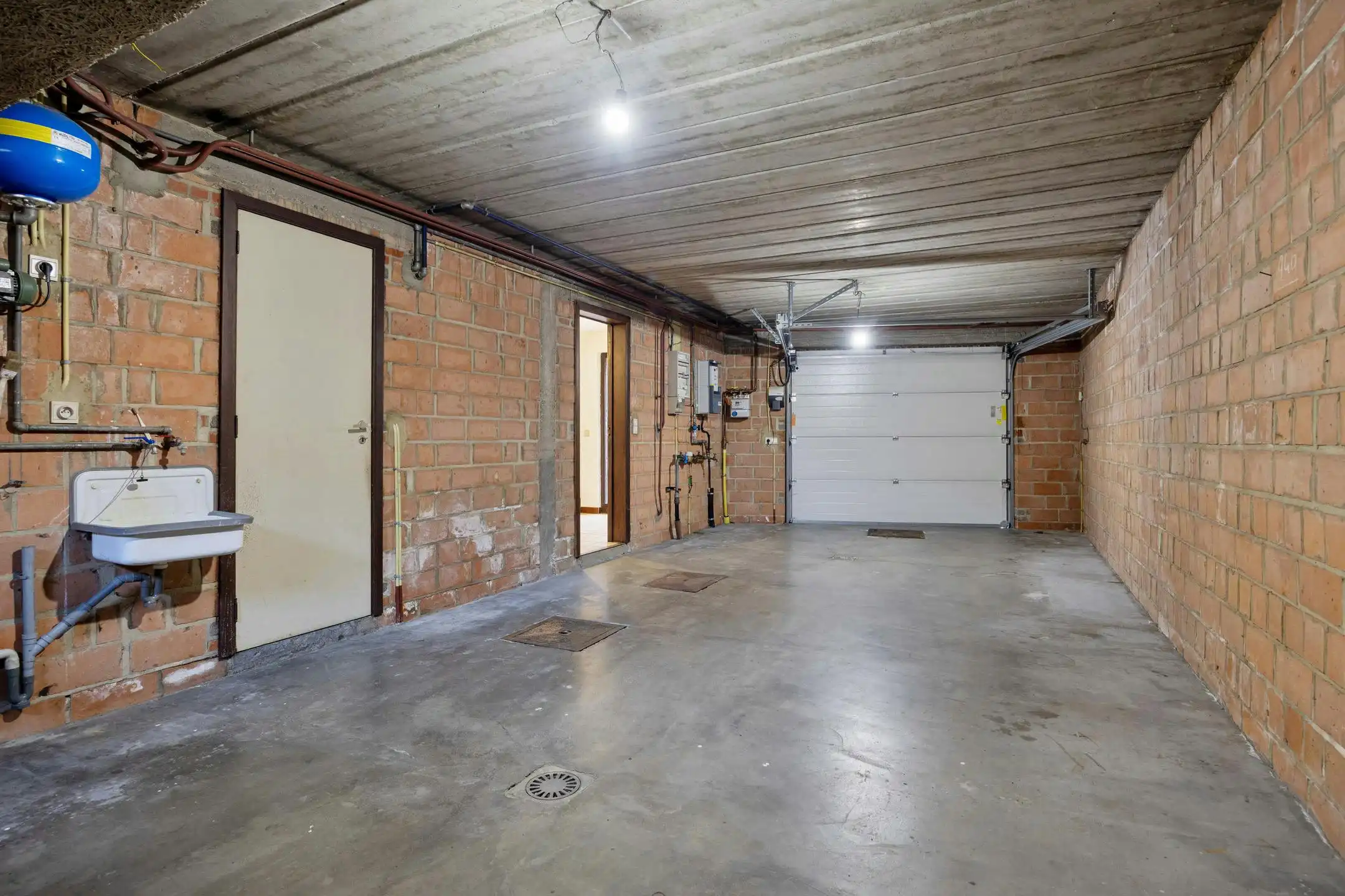 Op te frissen gezinswoning met inpandige garage en tuin op toplocatie in Strombeek! foto 19