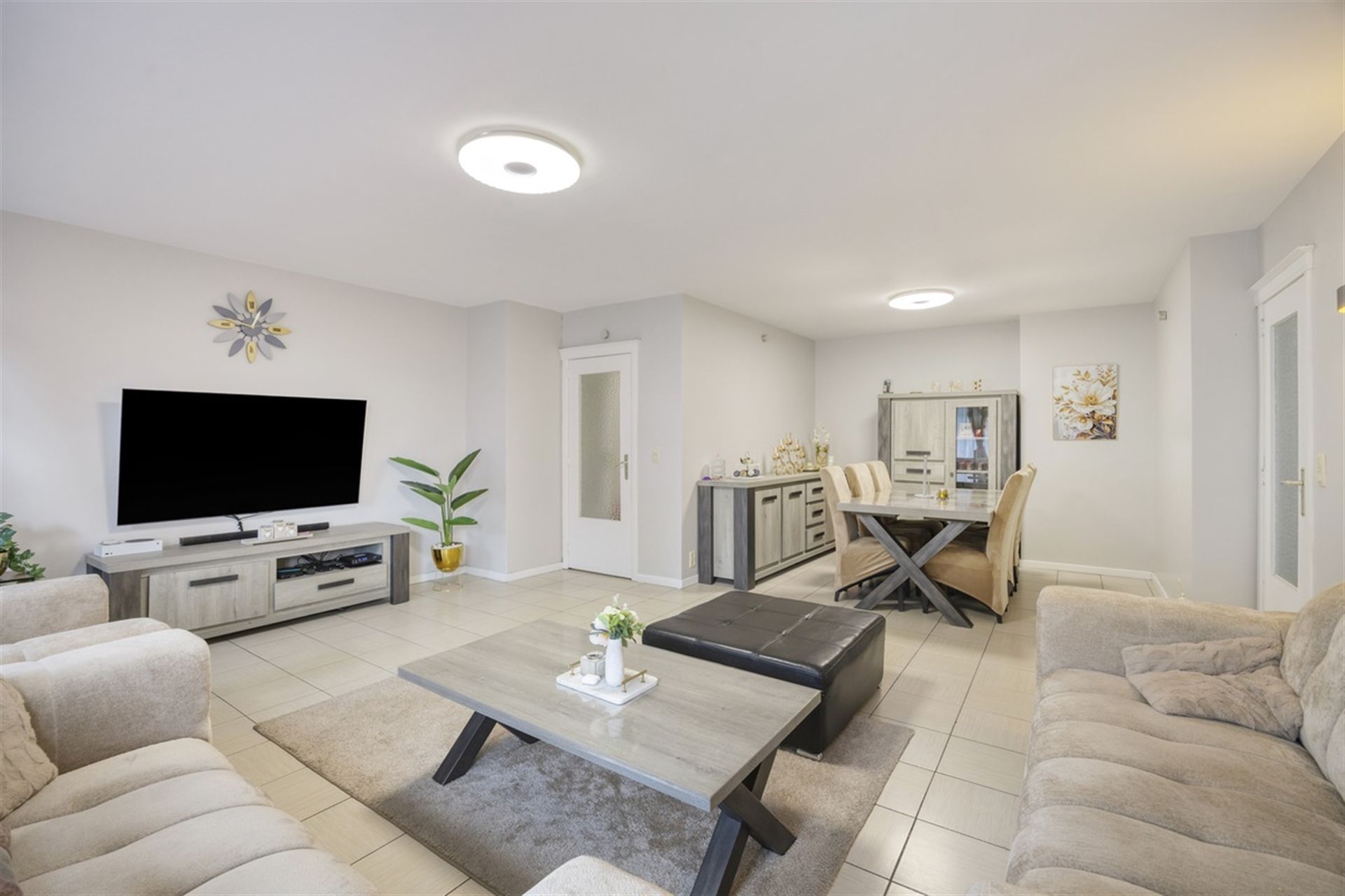 
Prachtig 3-kamerappartement te koop in Jette.   foto {{pictureIndex}}
