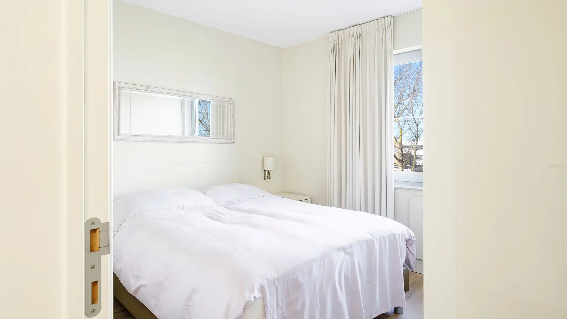 Modern en ruim appartement met zicht over de jachthaven foto 15