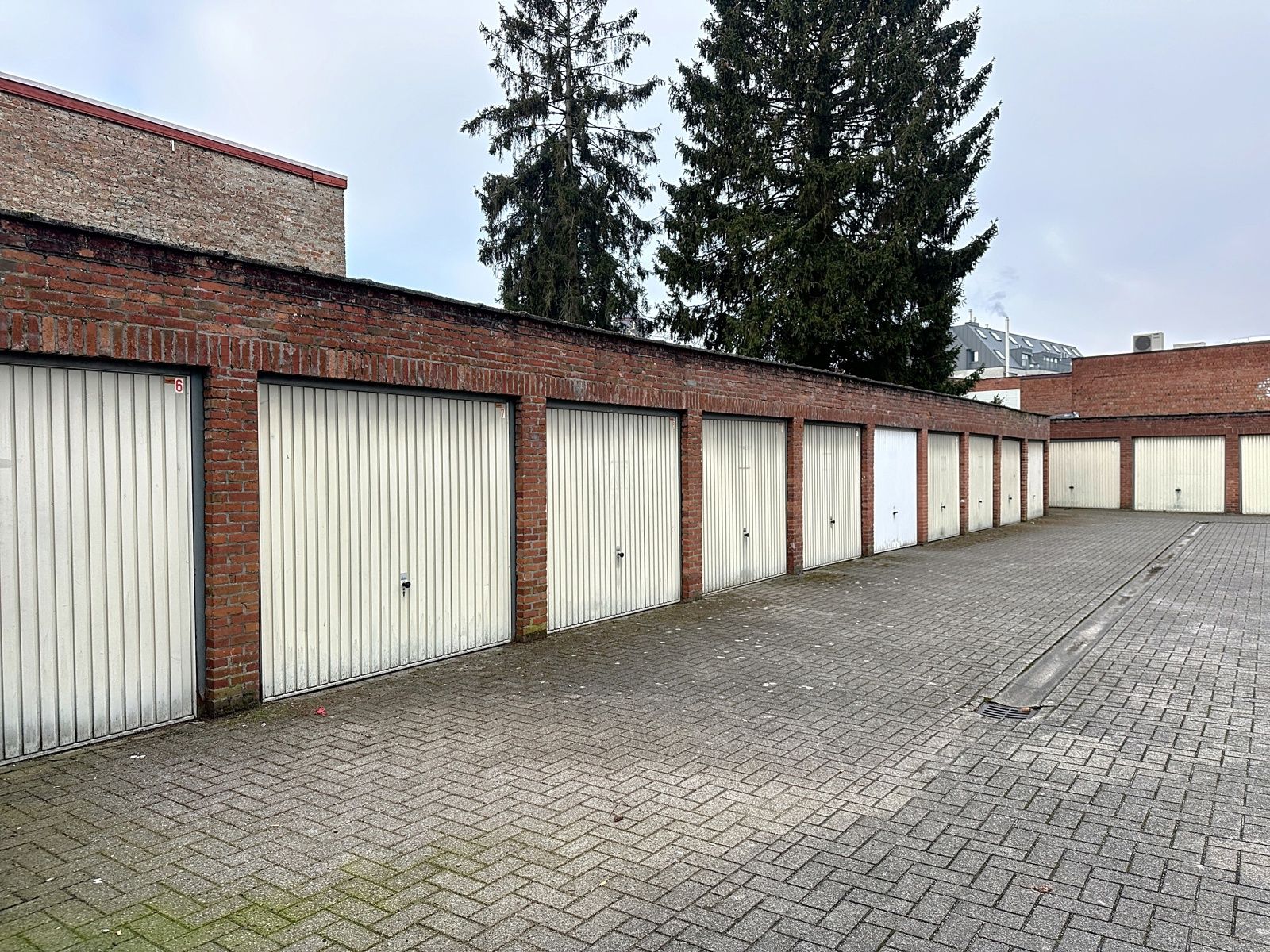 Laatste drie beschikbare garageboxen foto 5