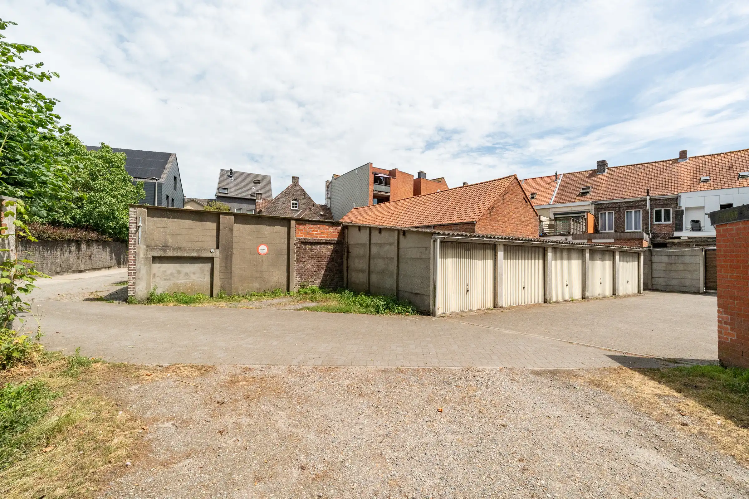 Garagecomplex inclusief vergunning foto 3
