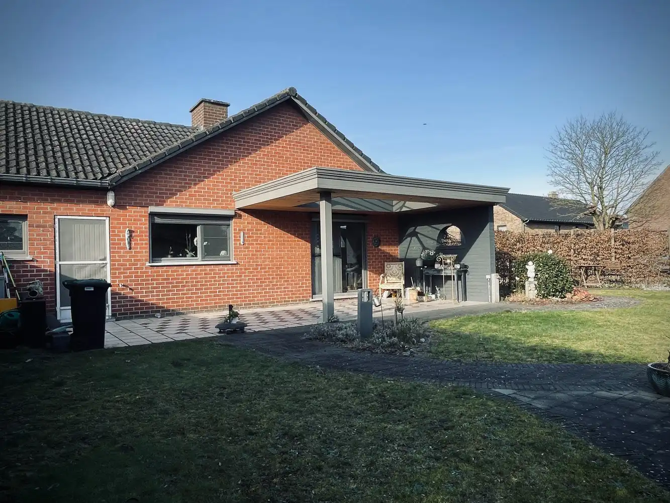 Hoofdfoto van de publicatie: Bungalow met 3 slaapkamers, omringd met een mooie tuin in het rustige Rozendaal in Diepenbeek.