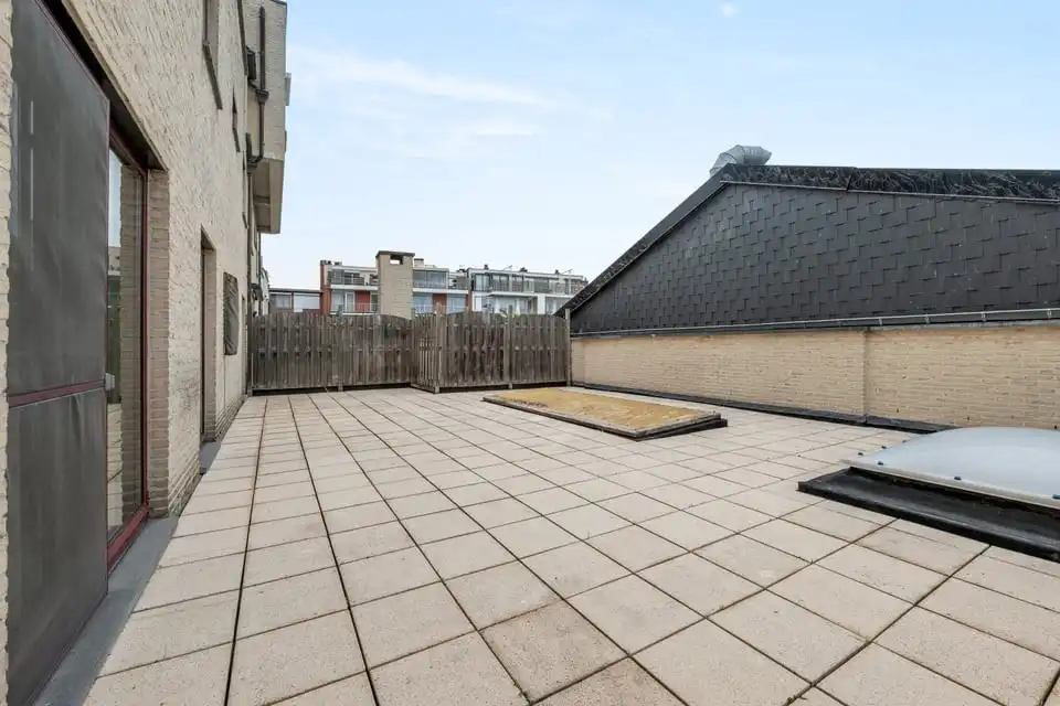RUIM APPARTEMENT MET UITZONDERLIJK TERRAS VAN +50M² IN SINT-TRUIDEN foto 3