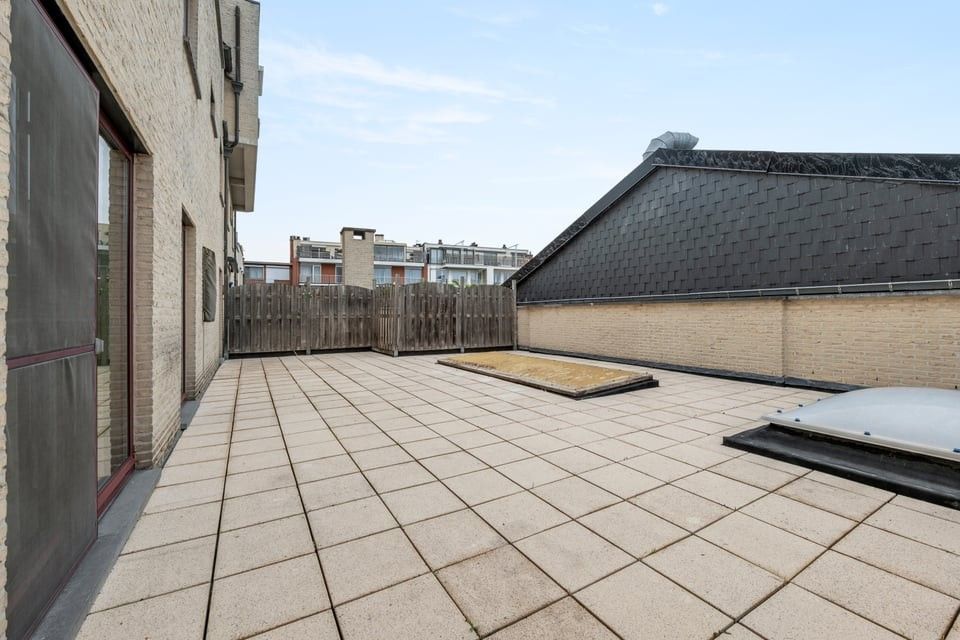 RUIM APPARTEMENT MET UITZONDERLIJK TERRAS VAN +50M² IN SINT-TRUIDEN foto 3
