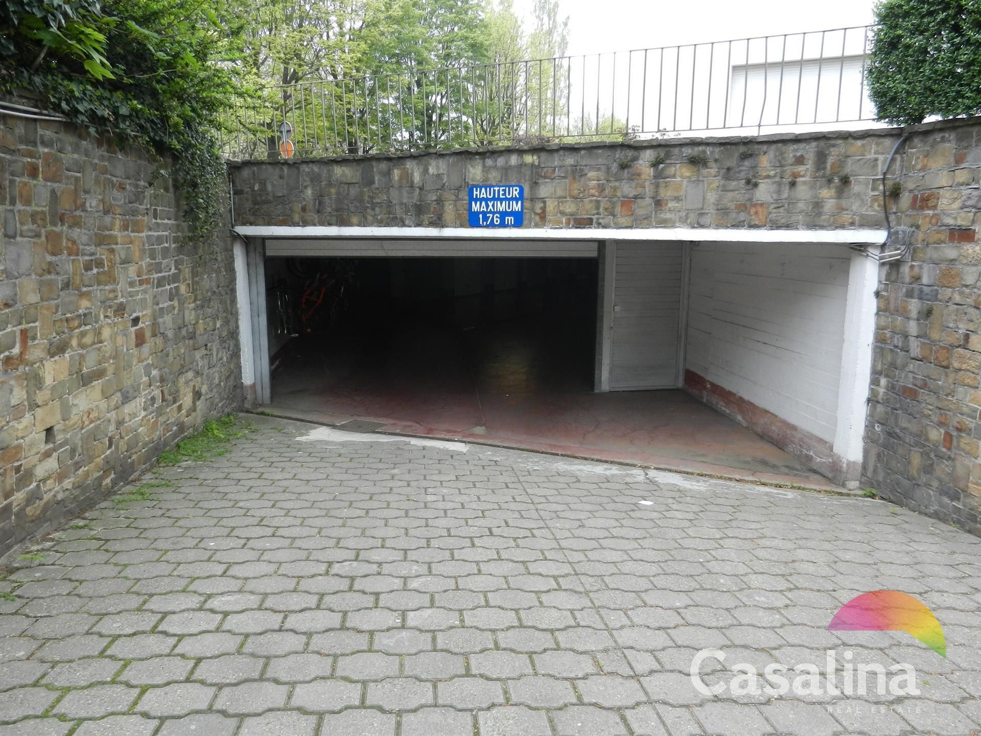 CASALINA Real Estate stelt te huur - GARAGEBOX n°15  foto {{pictureIndex}}