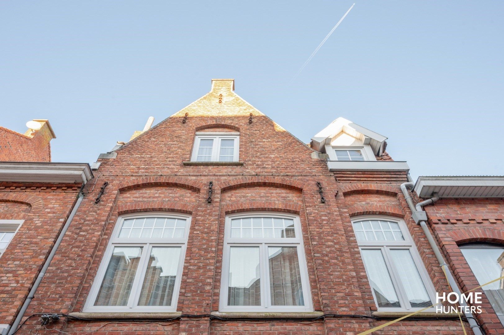 Herenwoning pal in het historische stadscentrum van Ieper met 4 slaapkamer en een stadskoer foto 3