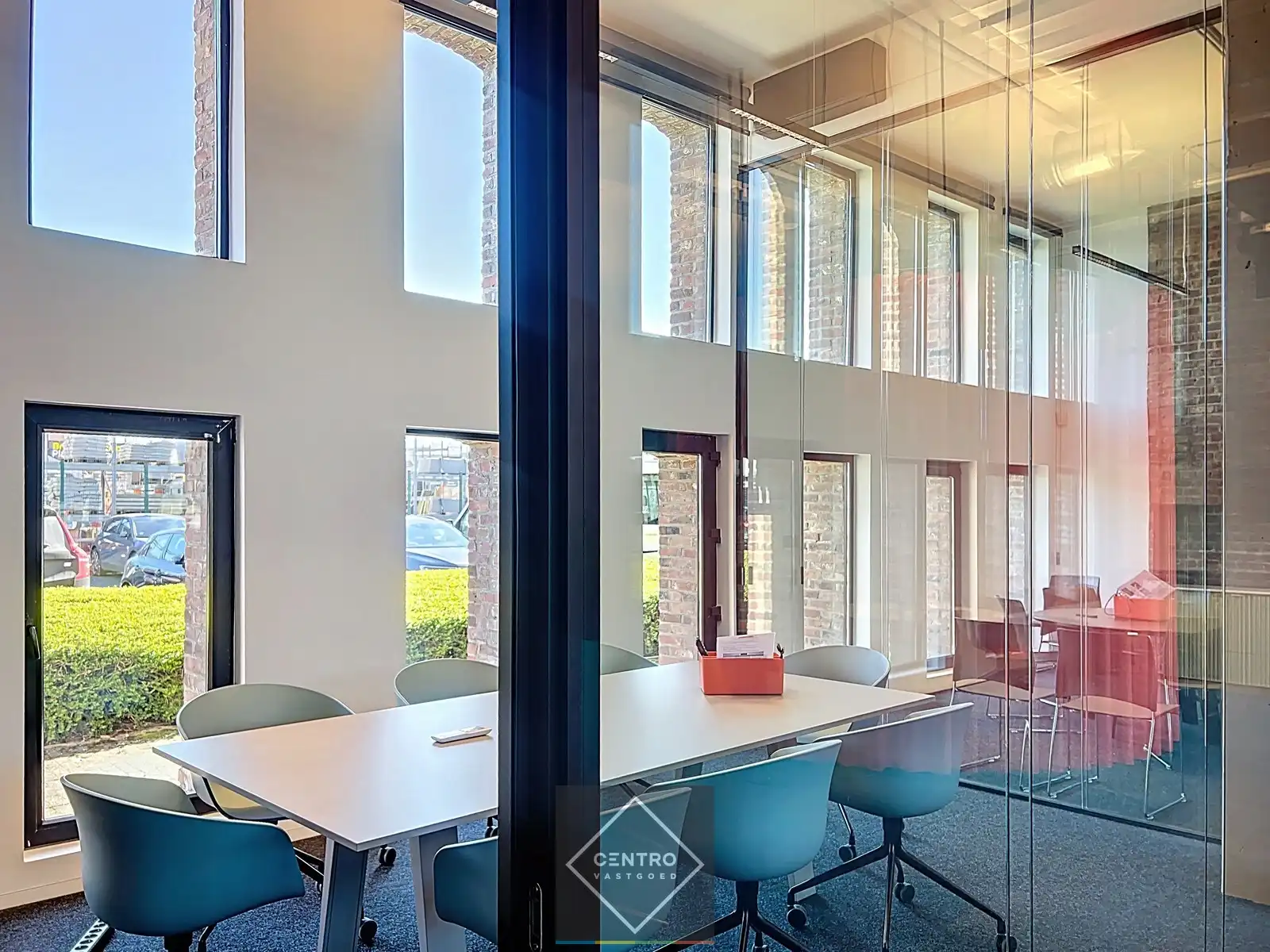 Instapklare KANTOORRUIMTE (357,50 m²) - ALL-IN formule (huur, verbruik, randaccomodatie,...) te Kortrijk ! foto 4