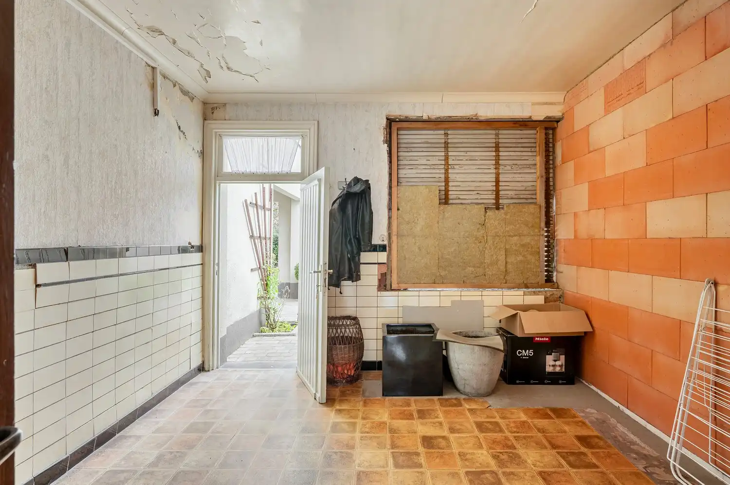 TE RENOVEREN WONING MET 3 SLPKS, PRACHTIGE TUIN + ACHTERLIGGENDE STAANPLAATS foto 16