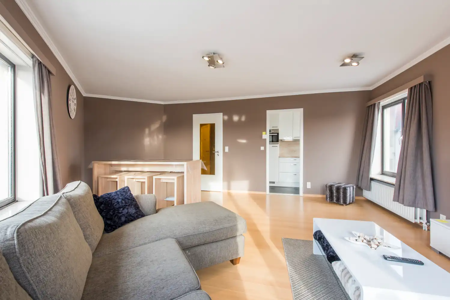 Instapklaar twee slaapkamer appartement in het hartje van Blankenberge foto {{pictureIndex}}