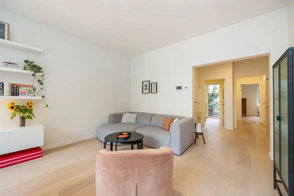 Instapklaar appartement met ruime tuin foto 7