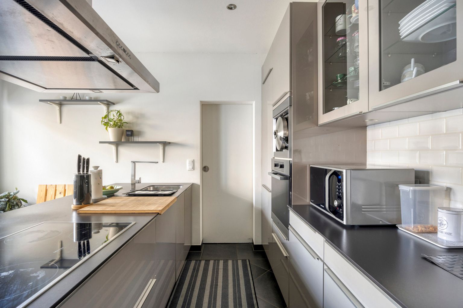 Ruime en gerenoveerde 3-gevelwoning met 4 slaapkamers foto 6