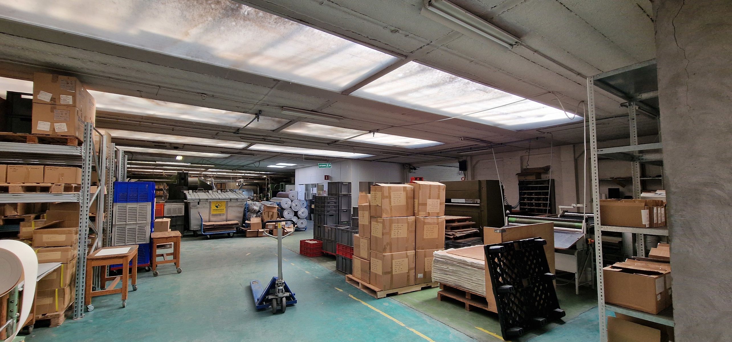 Grote magazijnruimte/atelier met kantoor te koop in Deurne  foto 74
