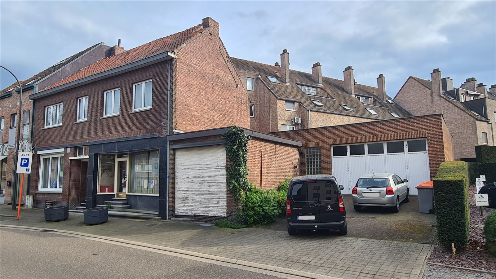 Te renoveren duowoonst met grote garage foto 20