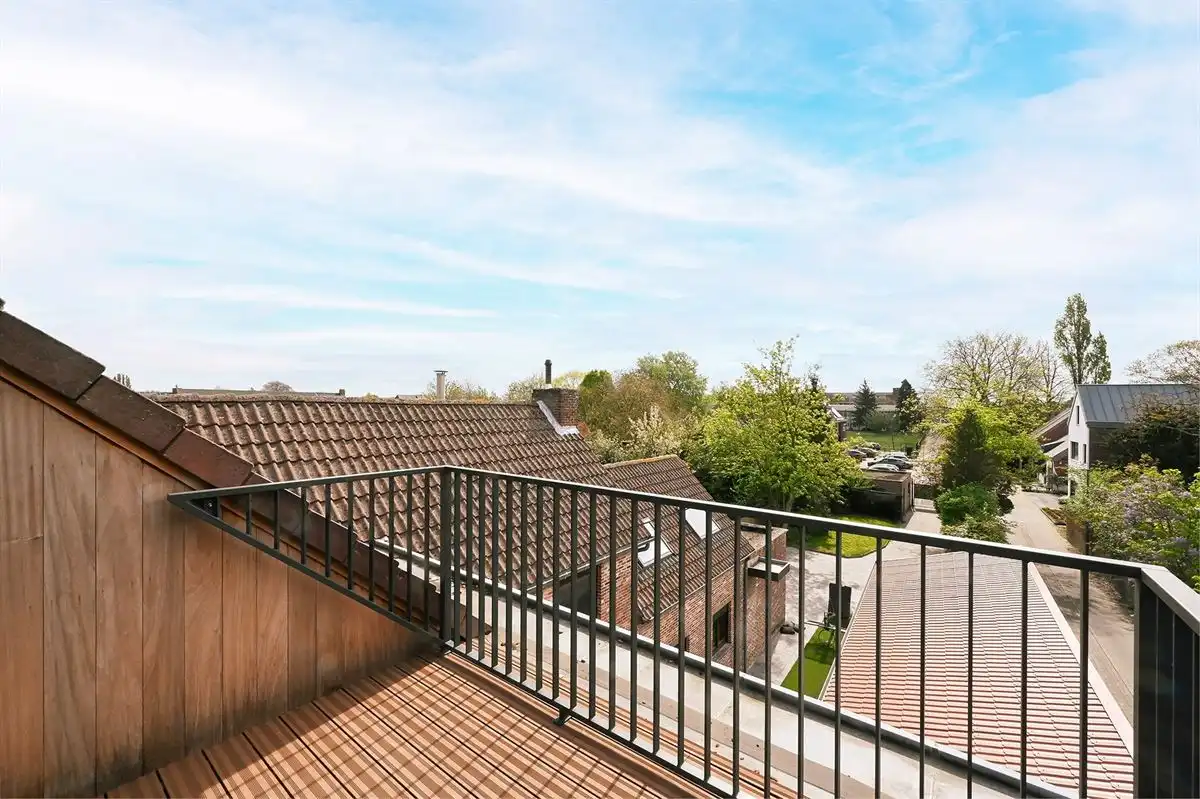 Uniek dakkappartement met zeer grote garage foto 8