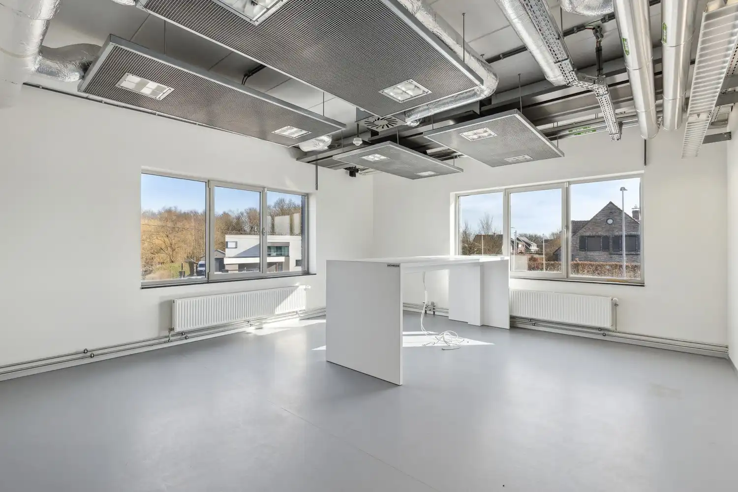 Veelzijdig kantoorgebouw met ruime parking op 2433 m² foto 26